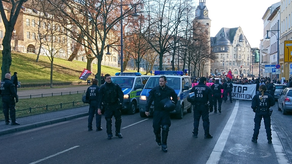Landtagsbeschluss Kennzeichnungspflicht Und Bodycams Fur Sachsen Anhalts Polizei Du Bist Halle