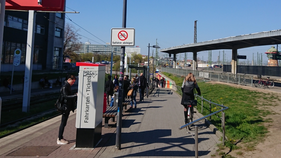 Stadt lässt alte Räder am Hauptbahnhof abschleppen – Du bist Halle