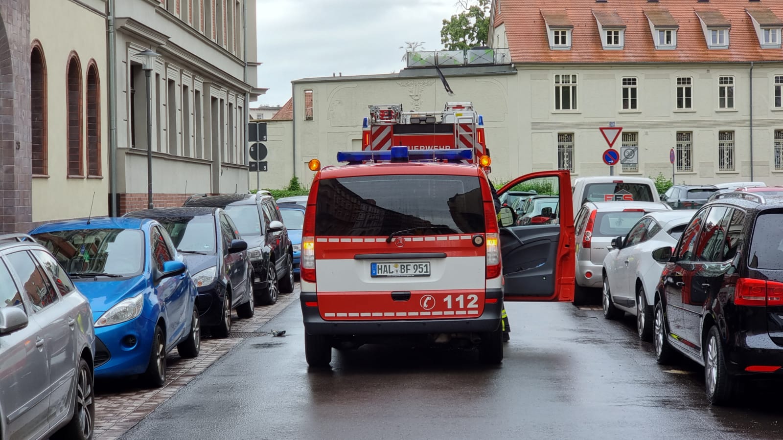 Falschparker in der Klaustorvorstadt behindern die Feuerwehr – Du bist Halle