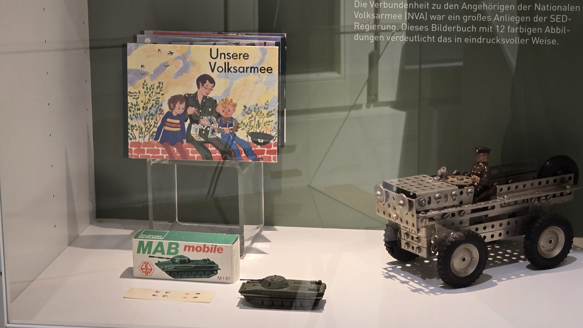 Stadtmuseum-mit-Vortrag-zu-Kriegsspielzeug-und-Kriegsspielen