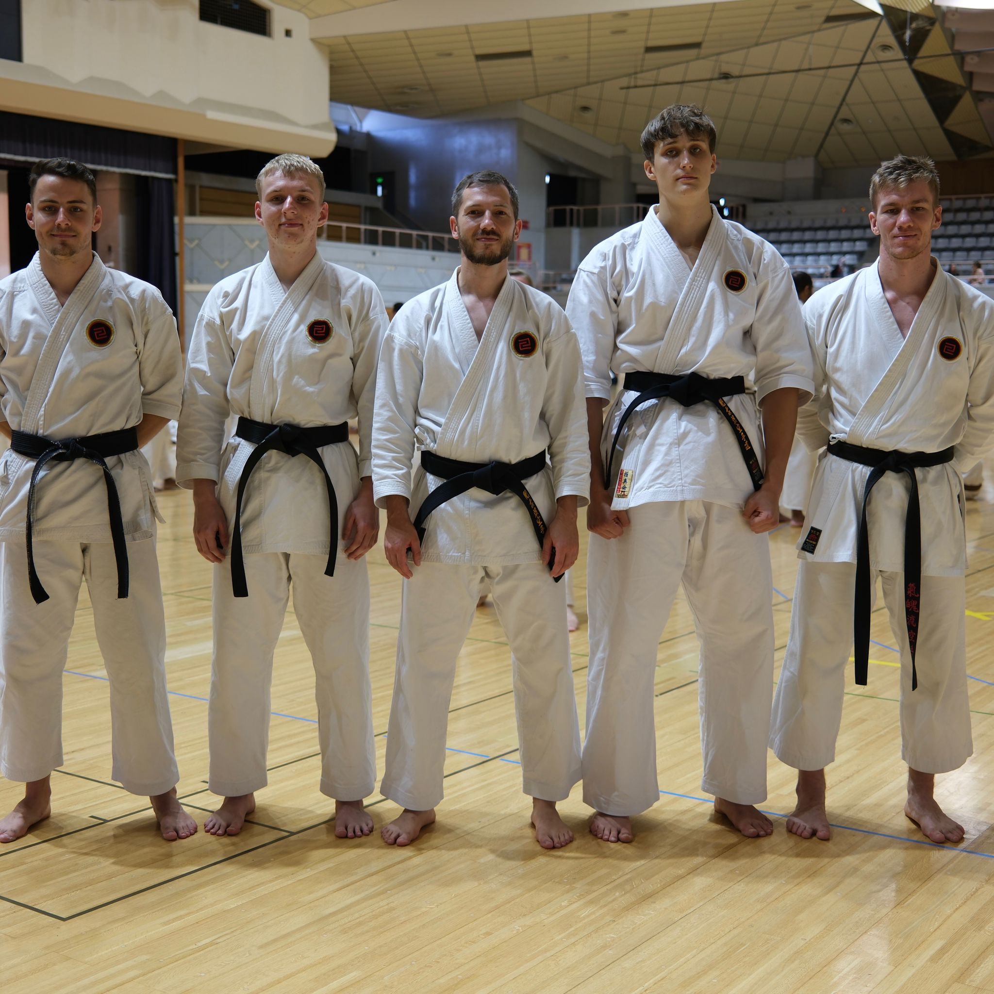 Vier-Karateka-aus-Halle-Saale-bestehen-Schwarzgurt-Pr-fung-auf-Okinawa