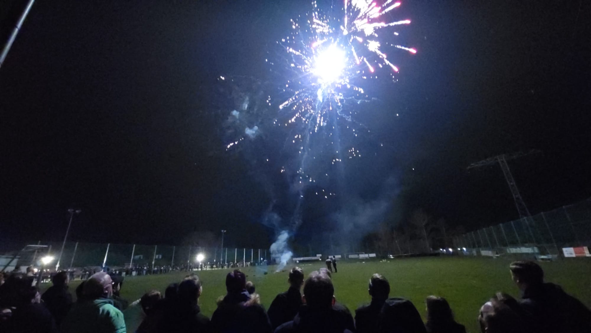 Pyro-Rob-l-sst-es-in-W-rmlitz-wieder-funkeln-und-knallen