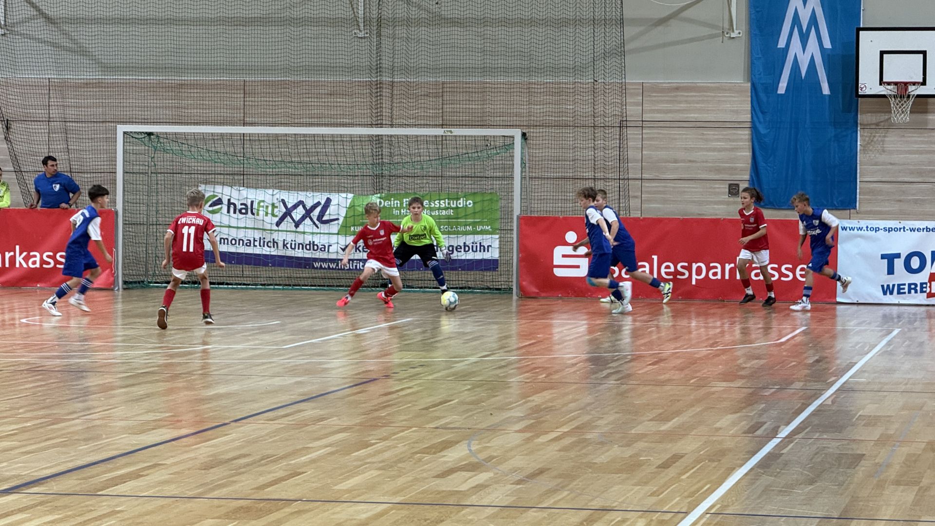 -HALPLUS-Hallensenfu-ballcup-steigt-am-Dreik-nigstag-unrer-anderem-mit-HFC-und-Lok-Leipzig