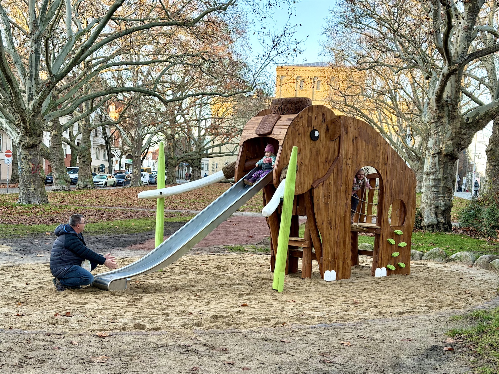 Mammut-Spielger-t-am-Landesmuseum-ist-nach-Neubau-wieder-freigegeben