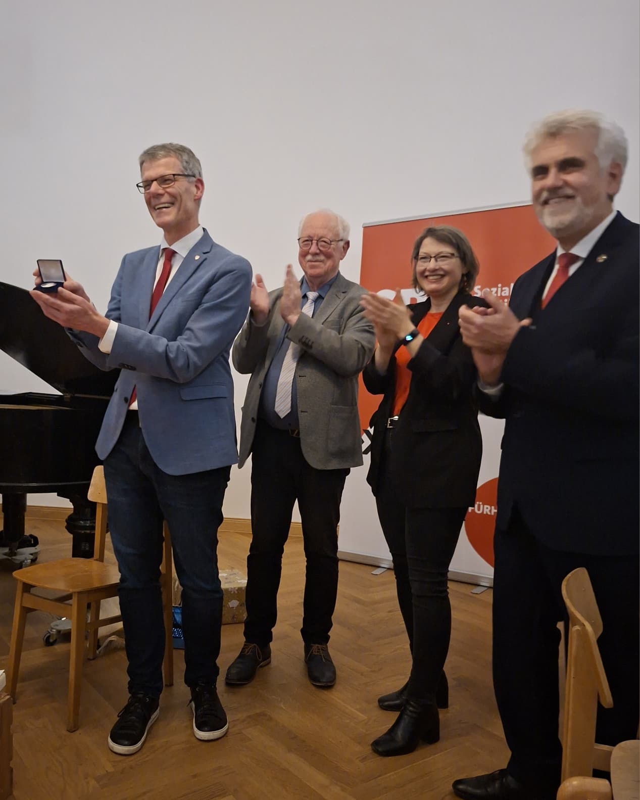 -Halles-Zukunftsprojekte-sind-mit-seinem-Namen-verbunden-hallesche-SPD-ehrt-Egbert-Geier-mit-der-Willy-Brandt-Medaille