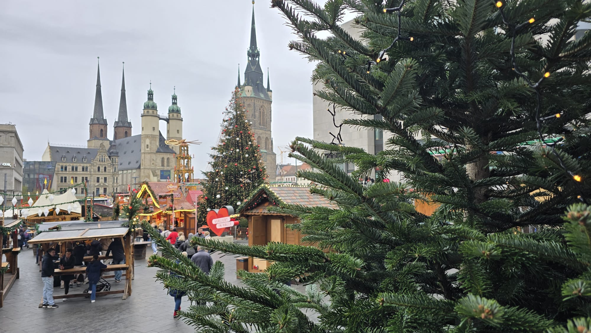 Montag-ist-Stiller-Tag-auf-dem-Weihnachtsmarkt-in-Halle