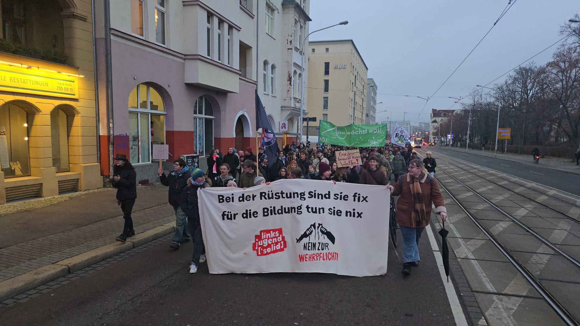 Krieg-dem-Krieg-Demonstration-gegen-Wehrpflicht-in-Halle