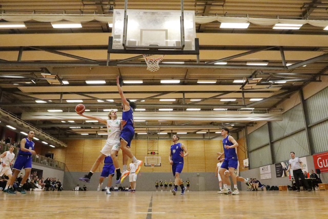 Rhinos-verlieren-Charity-Game-gegen-Empor-Berlin-68-79-vor-gro-er-Kulisse