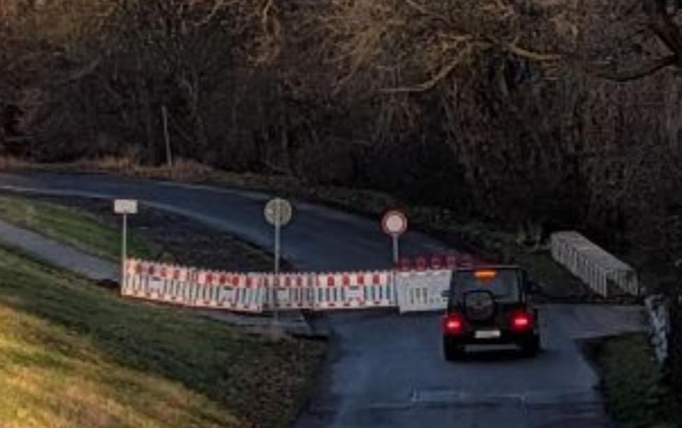 Stadt-verl-ngert-Absperrz-une-am-Rennbahnkreuz-Autofahrer-sorgen-wieder-f-r-freie-Fahrt