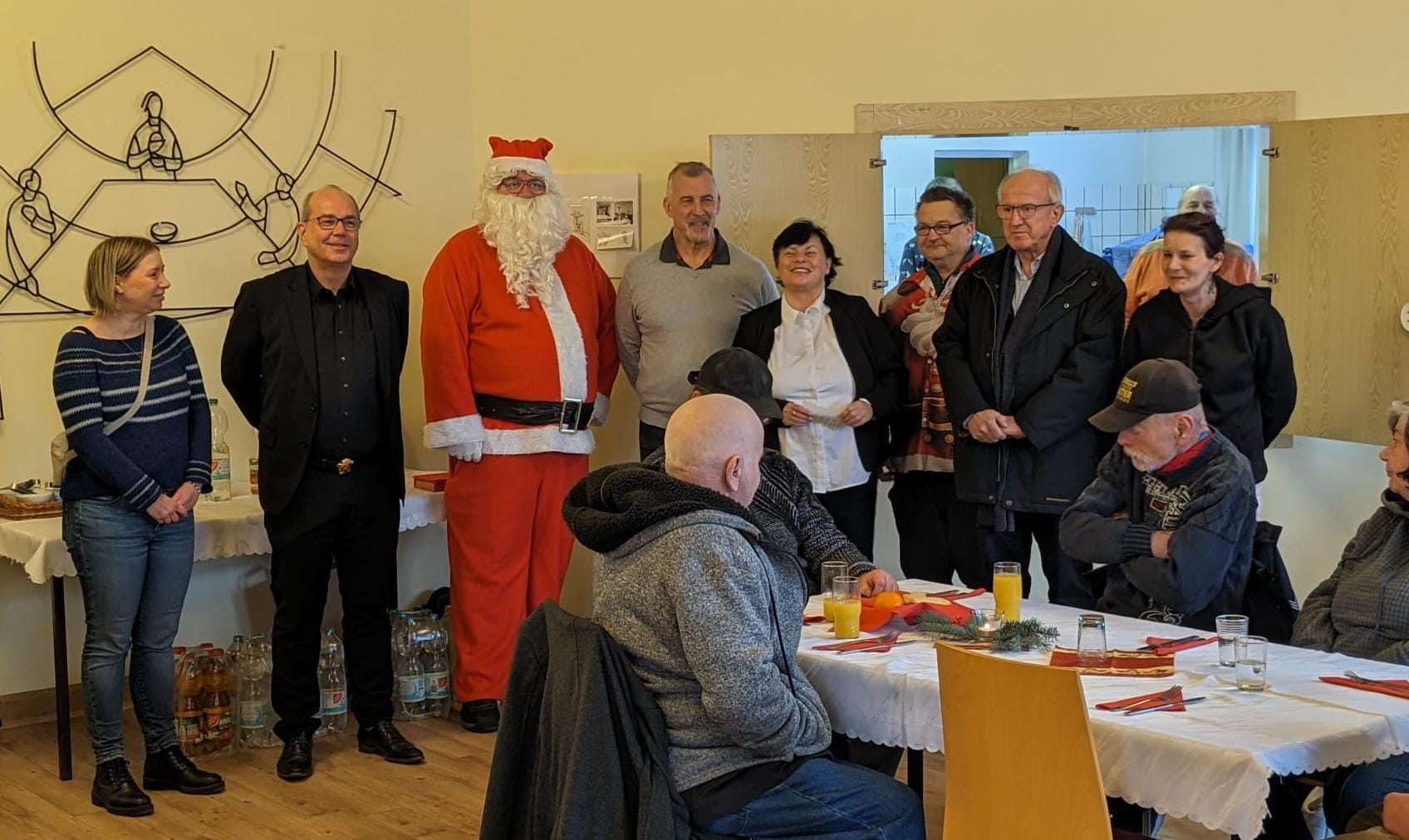 Weihnachtliche-Tradition-auf-der-Silberh-he-B-rgerinitiative-lud-wieder-Bed-rftige-zum-Festessen-ein