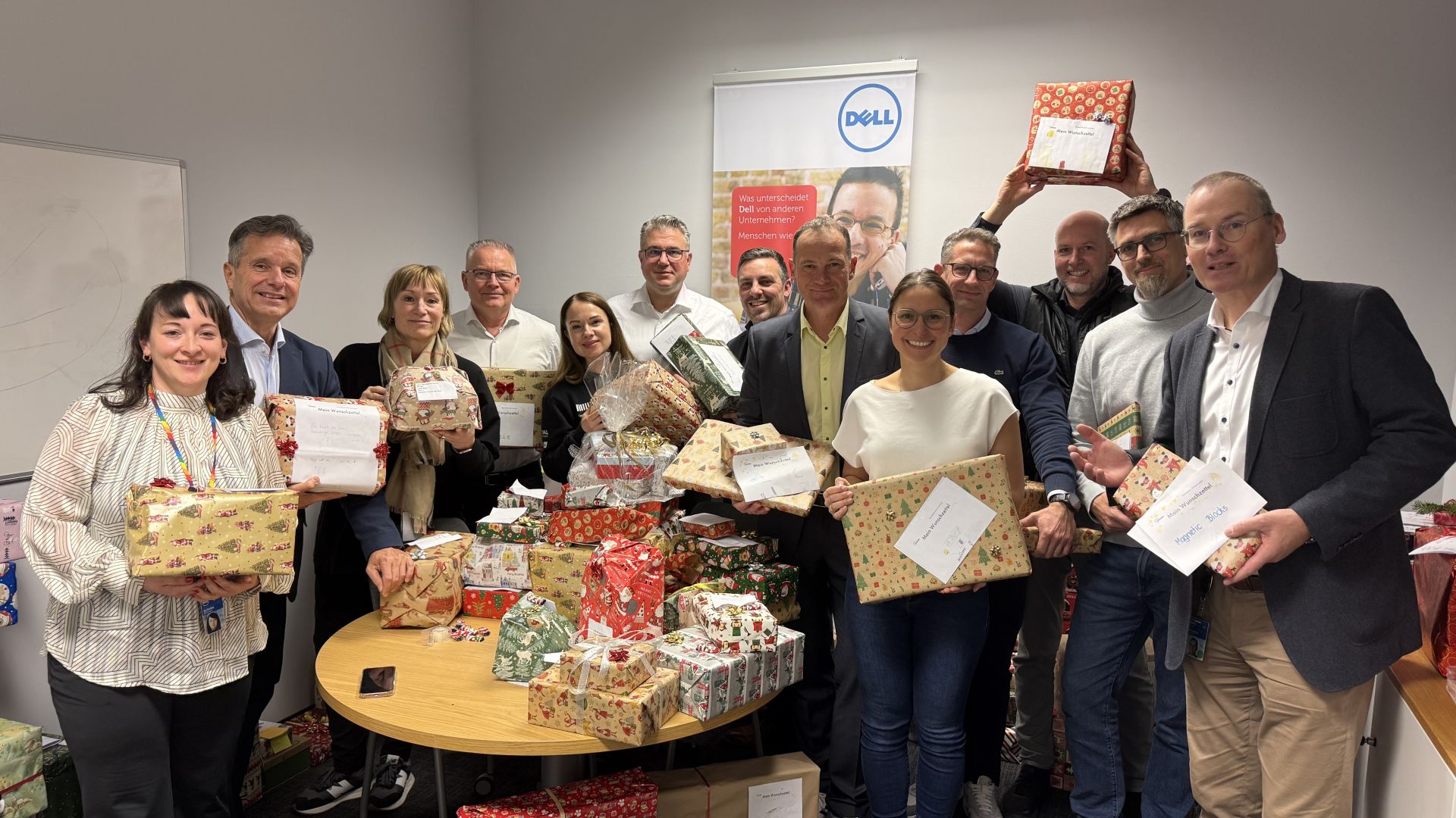 Pakete-packen-statt-technische-Fragen-l-sen-DELL-Technologies-packt-185-Pakete-f-r-die-AWO-Aktion-Sterntaler
