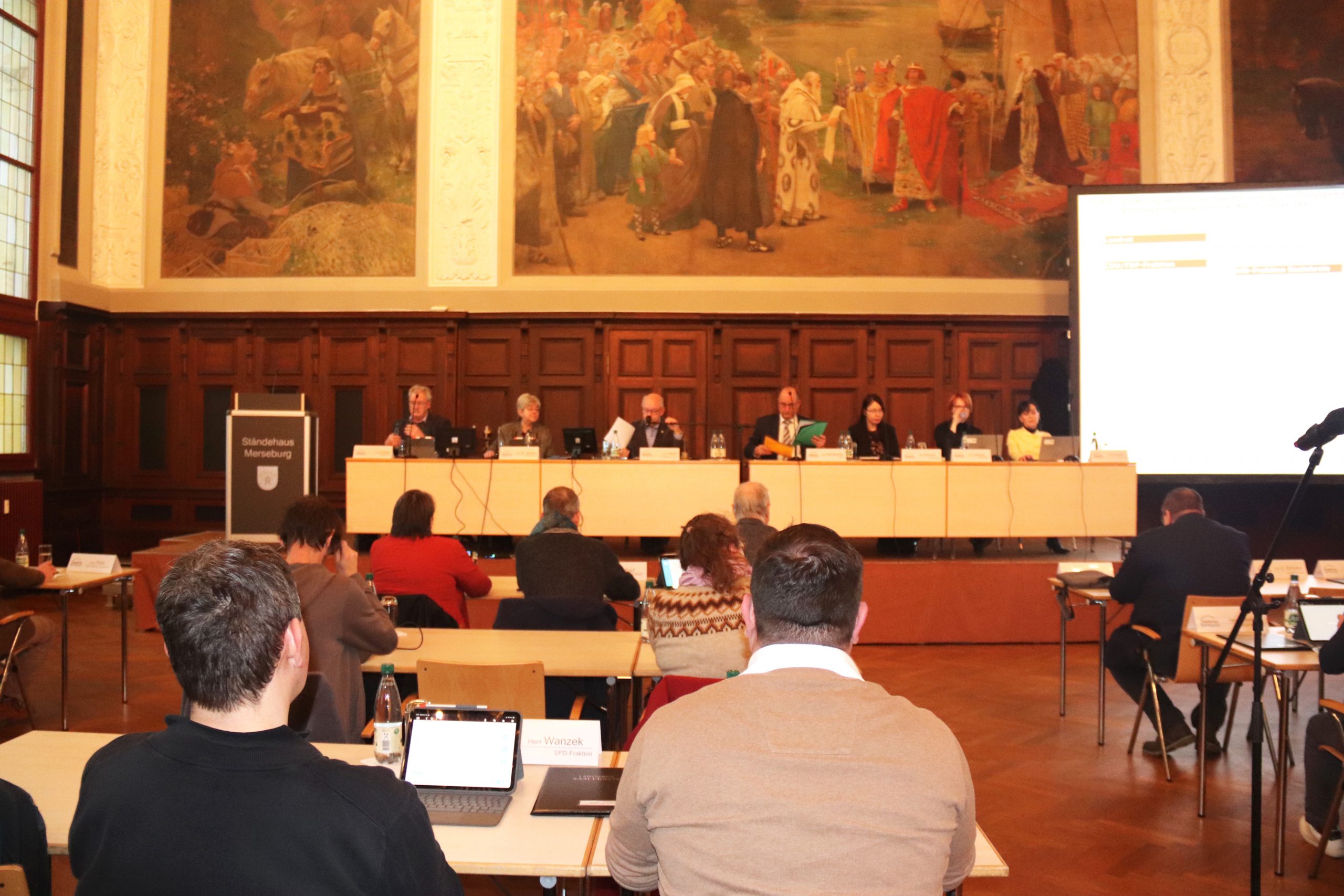 Sonderkreistag-zum-Sonderverm-gen-des-Bundes-daf-r-will-der-Saalekreis-Geld-ausgeben