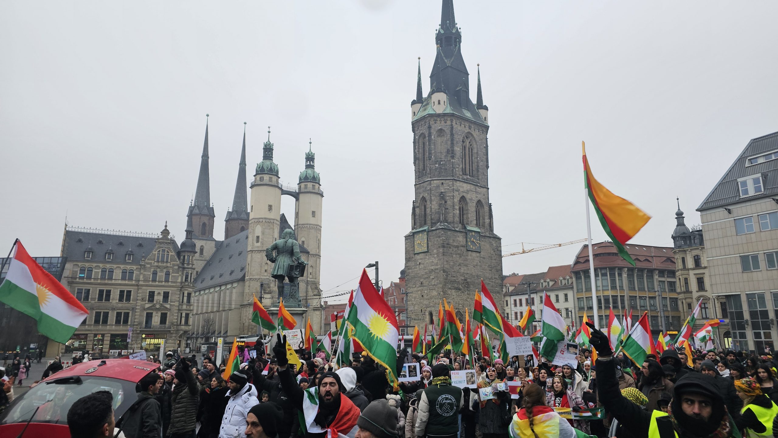 -Stoppt-die-Ausl-schung-der-Kurden-rund-870-Teilnehmer-bei-Kurden-Demo-durch-Halle