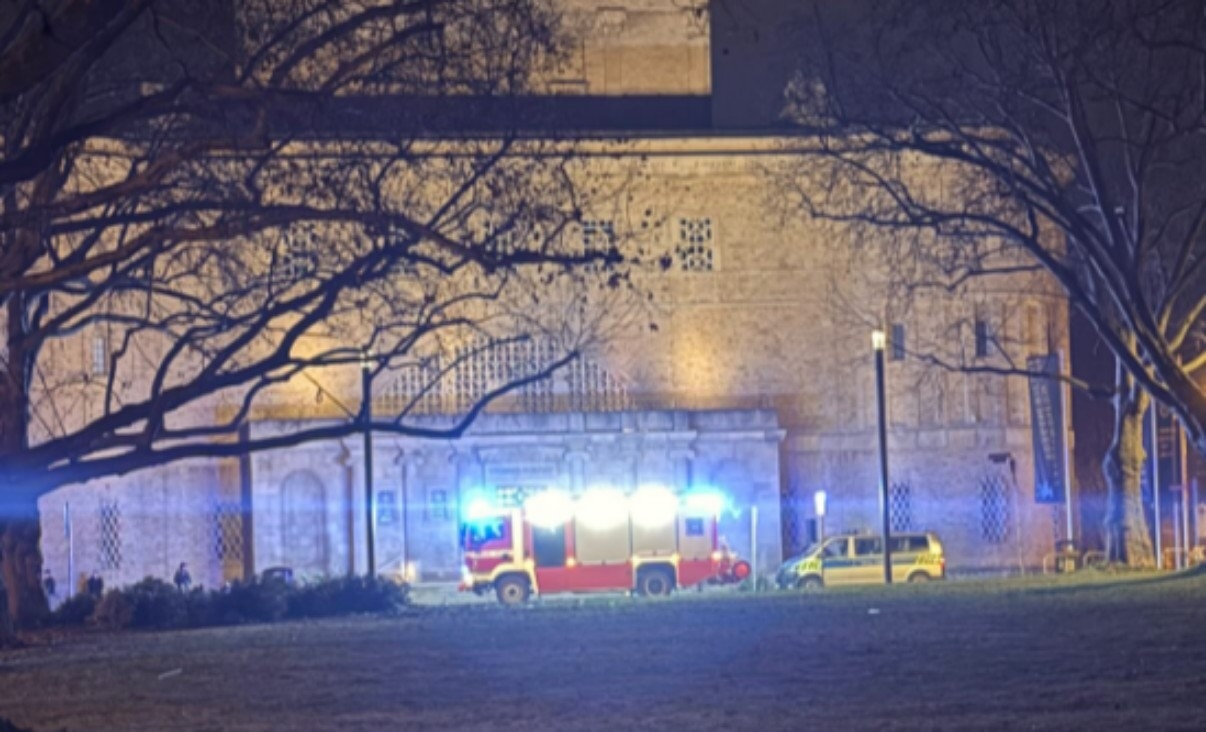 jugendliche-wollen-tannenb-ume-am-landesmuseum-anz-nden