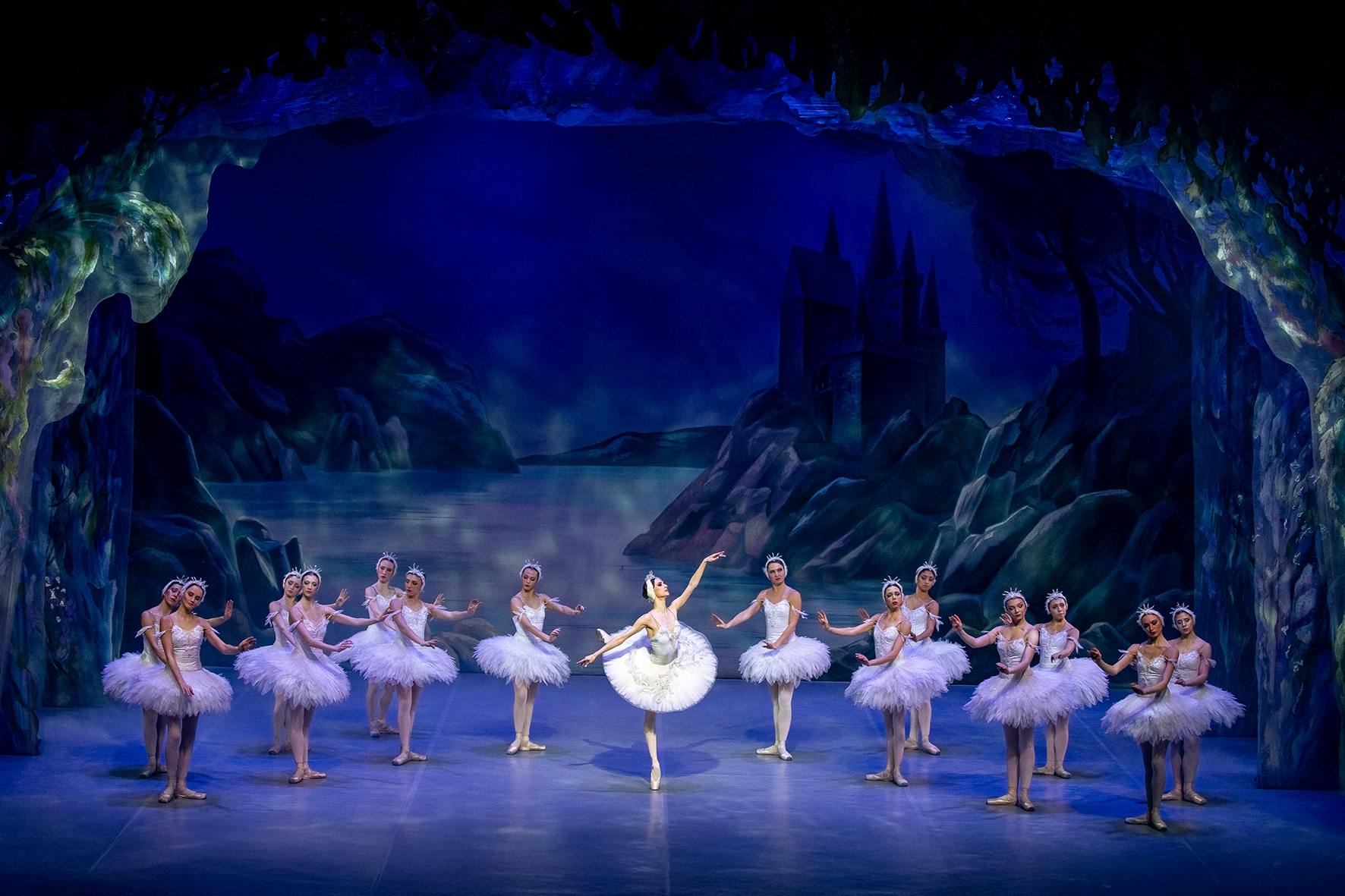 Ballett-Schwanensee-am-Samstag-in-der-H-ndelhalle