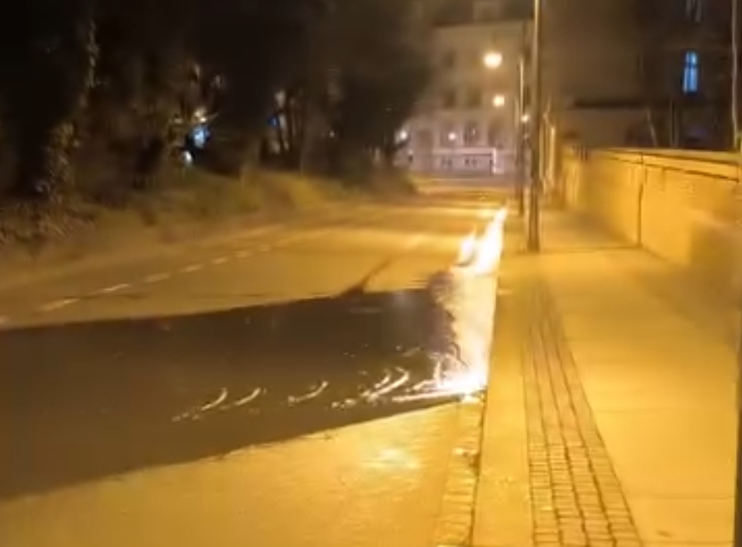 Wasserrohr-am-Joliot-Curie-Platz-gebrochen