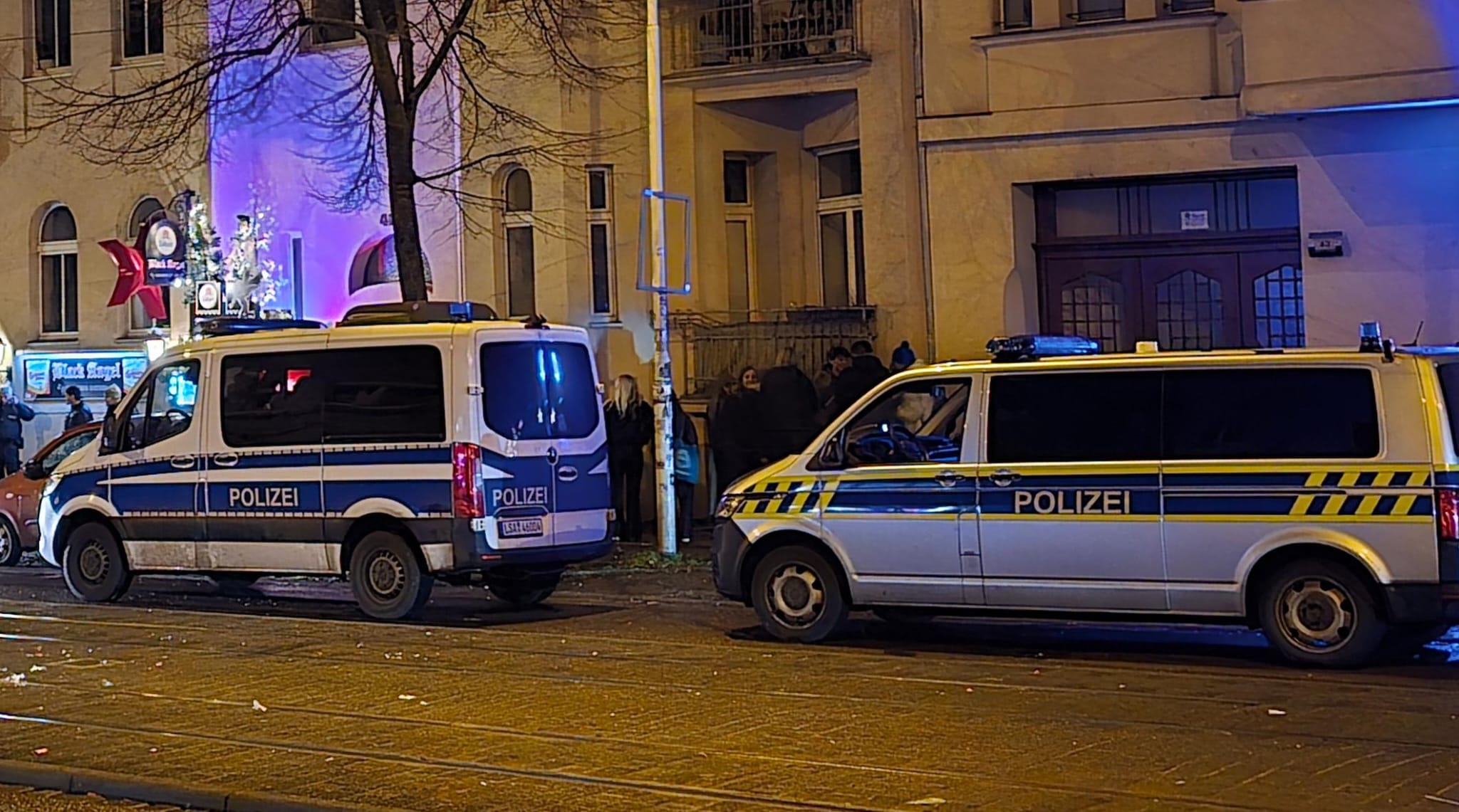 Polizeieinsatz-am-Reileck-Jugendliche-wird-bel-stigt-Freunde-st-rmen-zur-Unterst-tzung-dazu