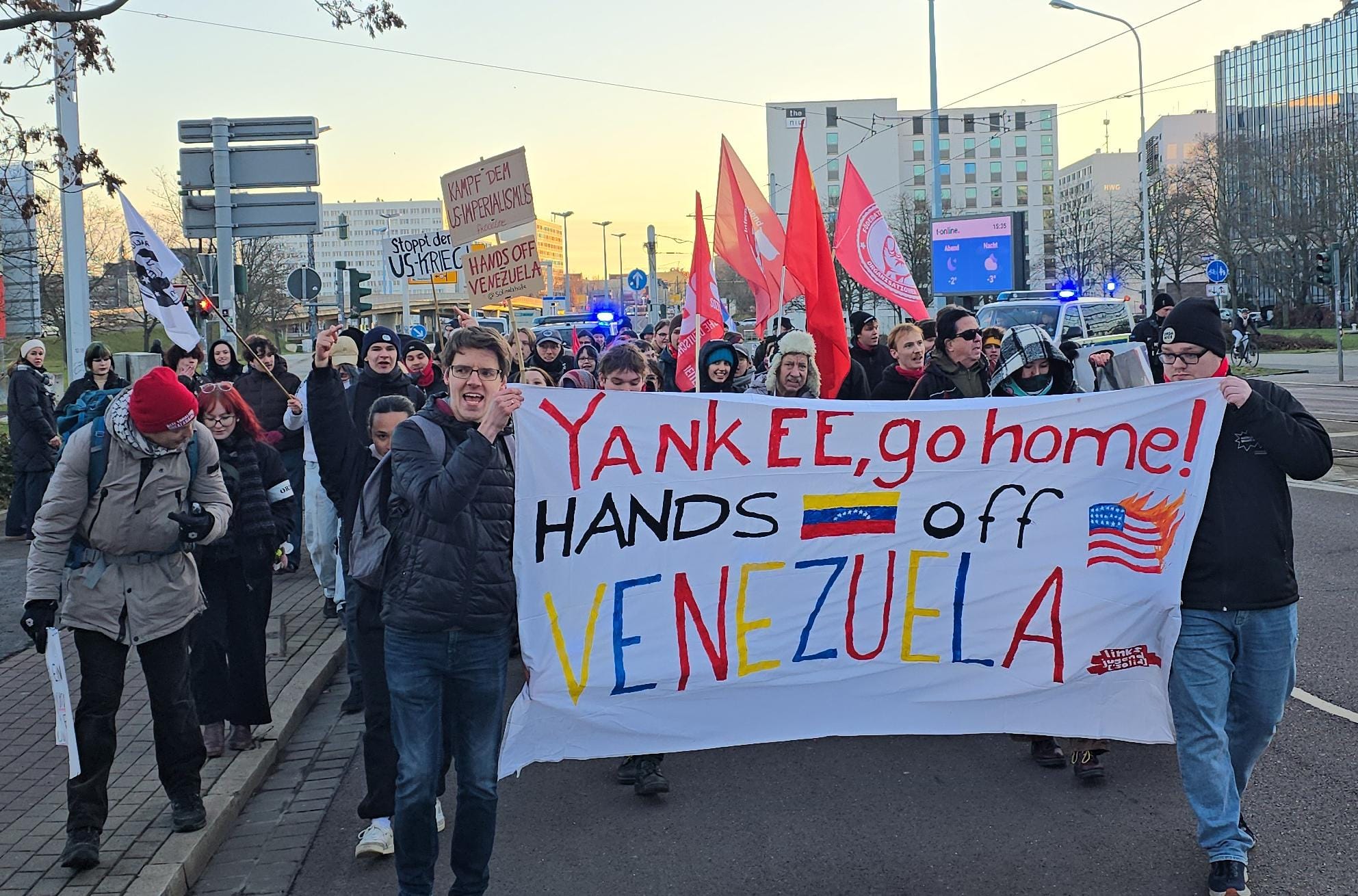 -USA-ist-der-Hauptfeind-der-V-lker-Demonstration-durch-Halle-gegen-die-US-Intervention-in-Venezuela