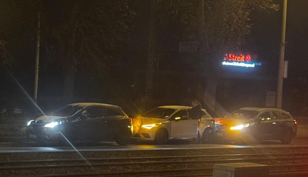 Auffahrunfall-in-der-Merseburger-Stra-e-Fu-g-nger-in-Nietleben-und-Radler-in-der-Geiststra-e-von-abbiegenden-Autos-angefahren-und-verletzt