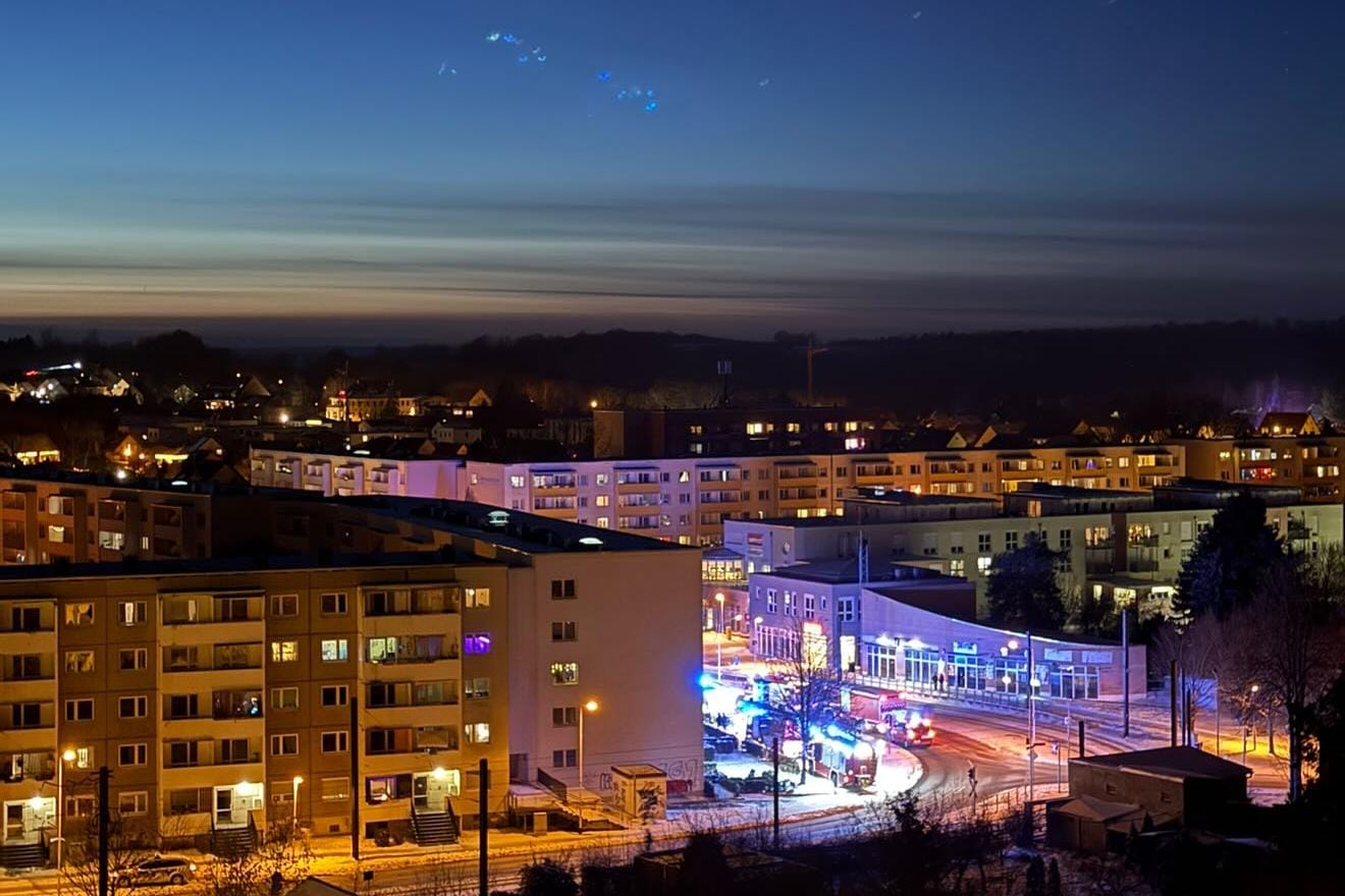 Feuerwehreinsatz-im-Braunschweiger-Bogen-Papier-im-Keller-brannte