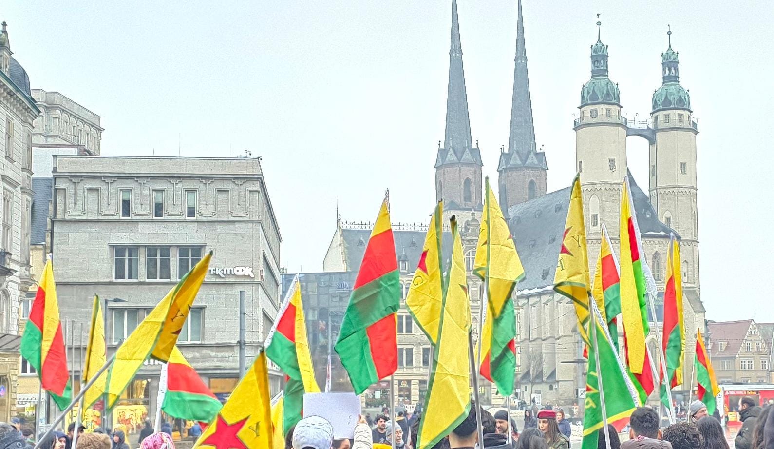 Hatte-sich-an-Kurden-Demo-beteiligt-Mann-auf-dem-Marktplatz-geschlagen-und-getreten