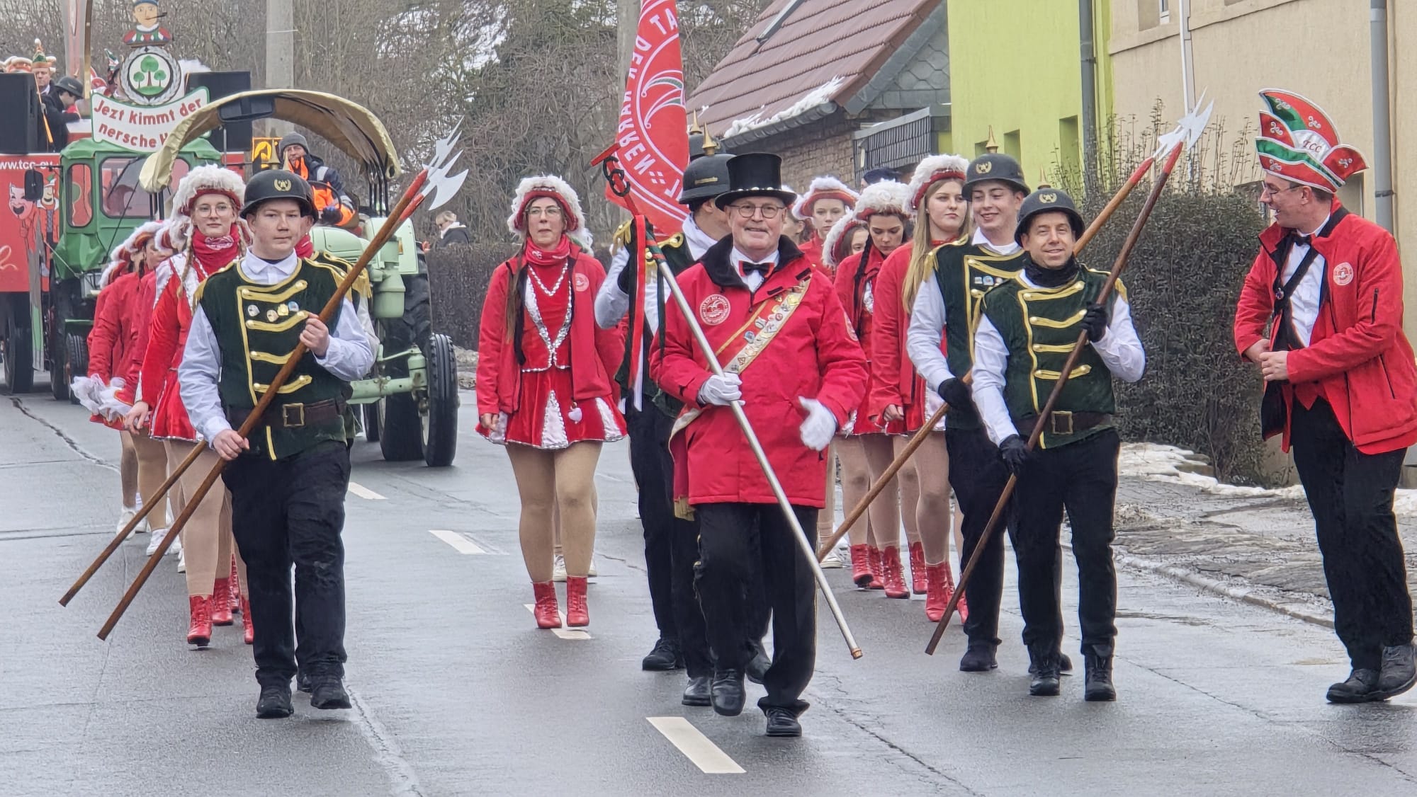 Karnevalsumzug-durch-Teutschenthal-Narren-durften-zur-ck-auf-ihre-Alte-Strecke